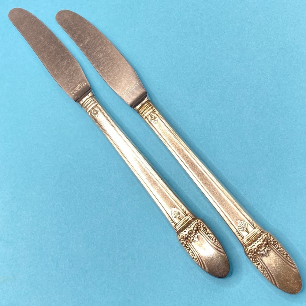 1847 ROGERS BROS FIRST LOVE International Silver Plate 1941 Butter Knives (2)